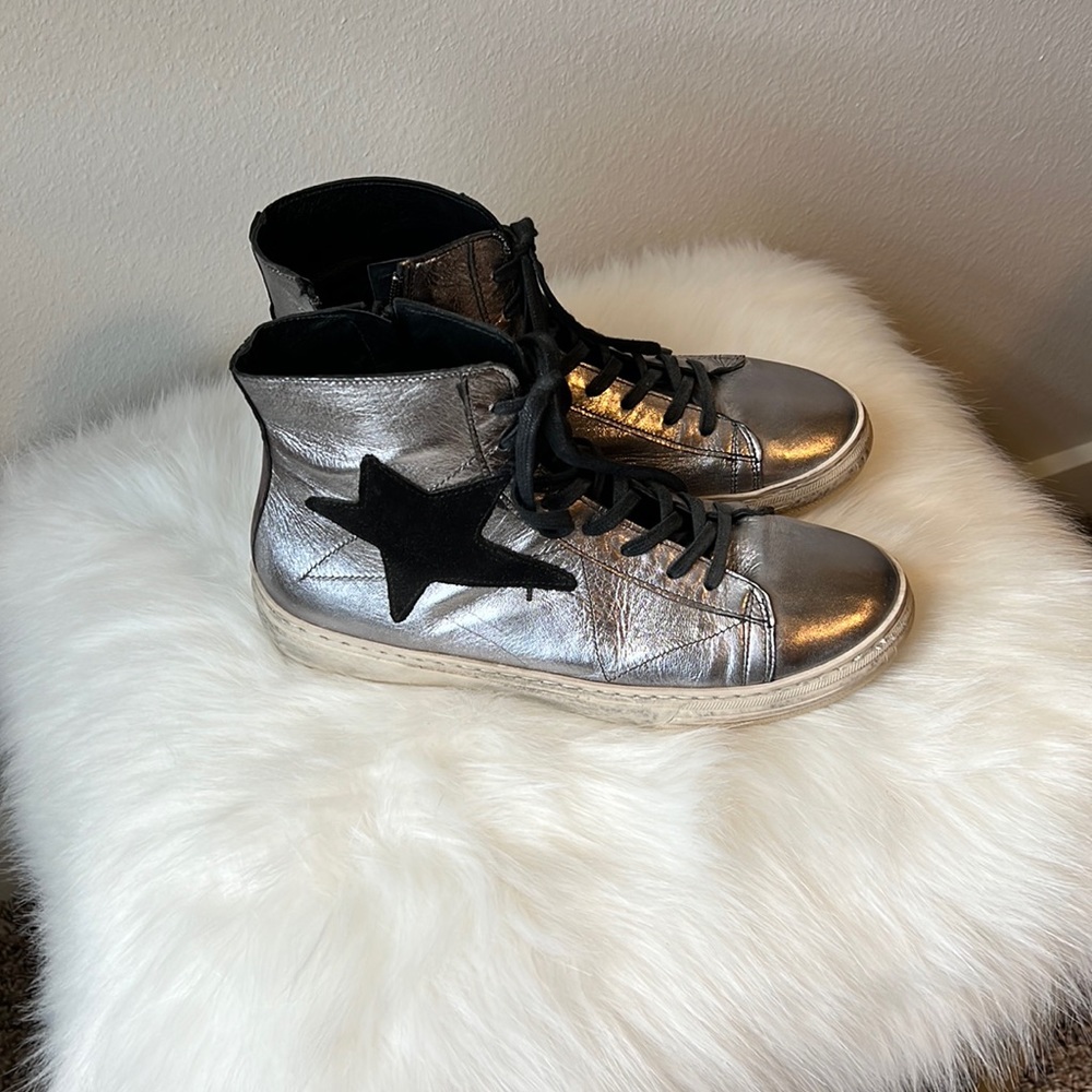 Piranha made in Italy hi- top tennis shoe